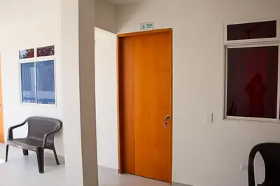 a wooden door in a room with a chair at Habitación Manglares 102 in Coveñas