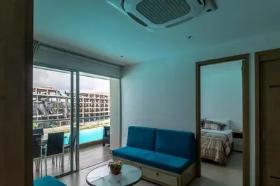 a room with a blue couch and a bed and a window at BAIA KRISTAL CARTAGENA Mi descanso ideal in Cartagena de Indias