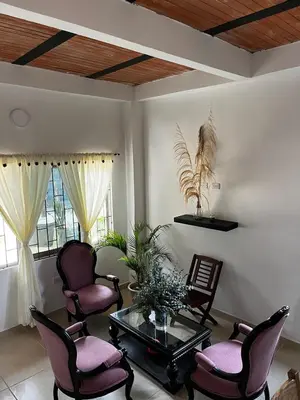 a living room with chairs and a coffee table at Isla Rosa Coveñas in Coveñitas