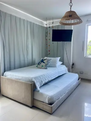 a large bed in a bedroom with a large bed sidx sidx at Apartamento 201 frente a hotel Las américas in Cartagena de Indias