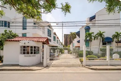 a white fence in front of a building at Casa de lujo en Condominio Privado por Habitaciones in Cartagena de Indias