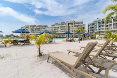 a beach with chairs and umbrellas on the beach at Ubicación soñada en Cartagena | Apartamento premium en Baia Kristal in Cartagena de Indias