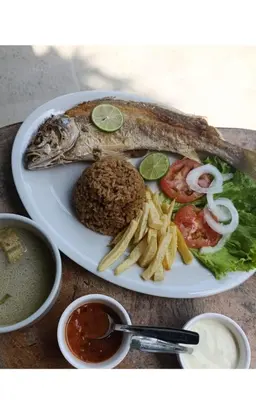 a plate of food with a fish and a hamburger at Mango Beach in San Bernardo del Viento