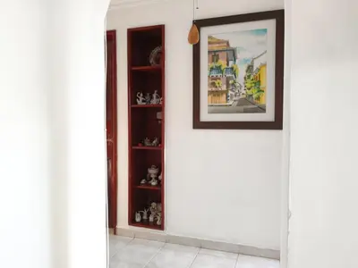 a room with a picture on a wall with shelves at Comodo apartamento cerca al aeropuerto y la playa in Cartagena de Indias