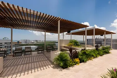 a patio with tables and chairs and umbrellas on a roof at Lujoso apartamento con jacuzzi - Dominique in Cartagena de Indias