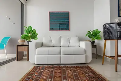 a living room with a white couch and a rug at Lujoso Apto de 1 Habitación en Piso 14-Morros City in Cartagena de Indias