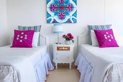 two beds in a room with pink pillows and a table at Espectacular Vista desde Piso 17 -Morros City 1701 in Cartagena de Indias