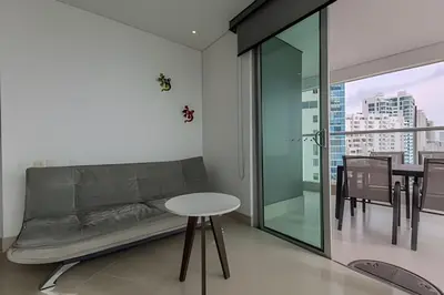 a living room with a couch and a table at Hermoso Apto - 2 Hab Piso- 17 Murano Elite in Cartagena de Indias