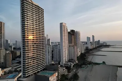 a city skyline with tall buildings and a river at Espectacular Vista al Mar en Morros City piso 19 in Cartagena de Indias