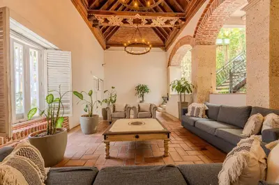 a living room with a couch and a table at Casa de 5 Hab en la Ciudad Amurallada con Piscina in Cartagena de Indias