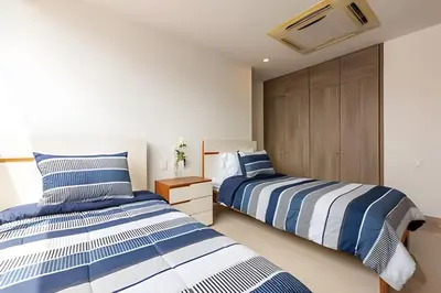 two beds sitting next to each other in a bedroom at Apartamento Aqua 805 - Morros City in Cartagena de Indias