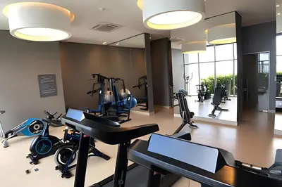 a gym with treadmills and elliptical machines at Espectacular Apto Piso 21 de 2 Hab - Morros City in Cartagena de Indias