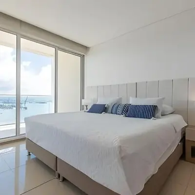 ¡Espectacular Vista a la bahía! Piso 26 H2 Hyatt