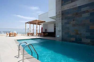 a swimming pool on the roof of a building at Lujoso Apto de 3 Habitaciones-3303 Palmetto Beach in Cartagena de Indias