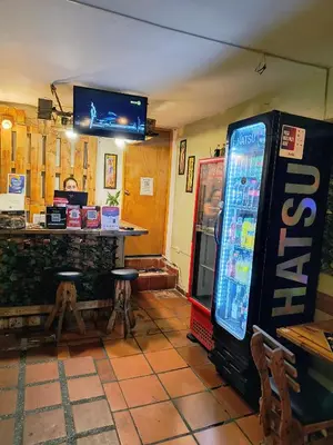 a room with a soda machine next to a bar at Habitación Privada con Ventilador in Cartagena de Indias