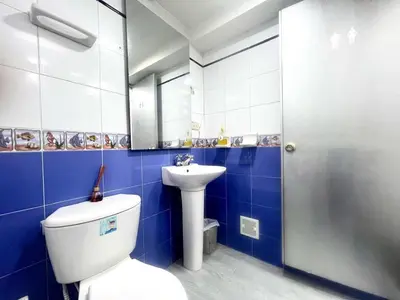 a bathroom with a toilet and a sink at Apartaestudio Cielo Mar A 100 Mts playa - Al Frente Hotel Las Americas in Cartagena de Indias