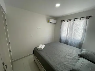 a bedroom with a bed with two towels on it at Apto Amplio con Piscina 3 Hab a Pasos del Mar in Cartagena de Indias