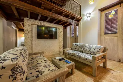 a living room with a couch and a tv at Apartamento Virrey in Cartagena de Indias