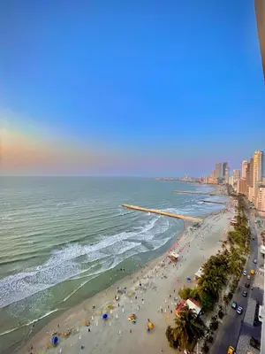 an aerial view of a beach with people and the ocean at Apartamento de 2 Habitaciones Vista al Mar in Cartagena de Indias