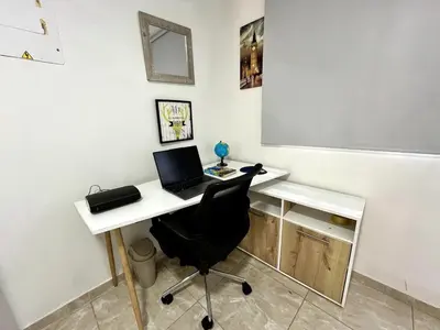 a desk with a laptop and a chair in a room at Moderno apartamento privado con parqueadero in Barranquilla
