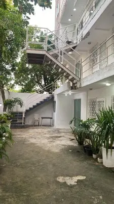 a building with a staircase and a bench in a courtyard at Cómodo & Económico Apartamento en La boquilla BBB 4 pax in Cartagena de Indias