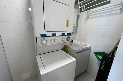 a small white laundry room with a washer and dryer at Exclusivo apartamento vista al mar in Santa Marta