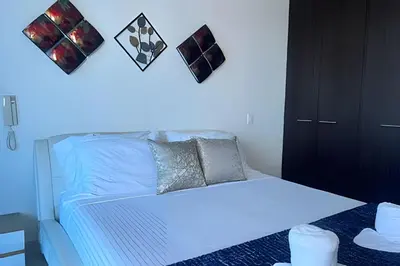 a bedroom with a bed with a blue light at Exclusivo apartamento vista al mar in Santa Marta