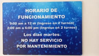 a blue poster with the names of different languages at 1401 Apartamento con AC, Piscina y Cerca Playa in Cartagena de Indias
