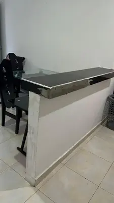 a table with a black top on a white wall at Apartamento Yulenis Coveñas in Guayabal