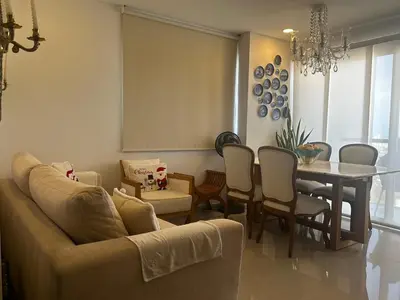 a living room with a couch and a table and chairs at Lujoso apartamento frente al Castillo de San Felipe in Cartagena de Indias