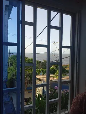 an open window with a view of the ocean outside at Casa vista al mar in Puerto Colombia