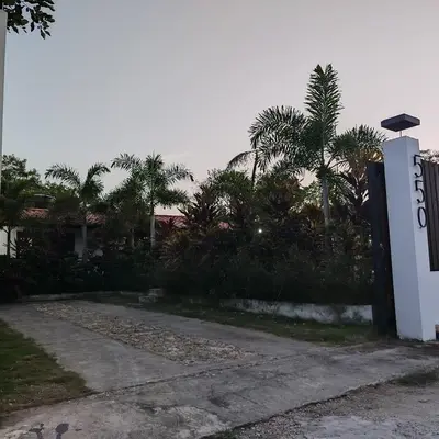 a sign in front of a house with palm trees at Casa 550 in Turbaco