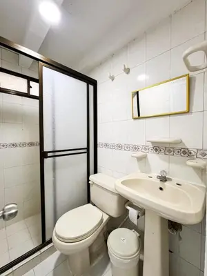 a white bathroom with a toilet and a sink at Apartamento en Torices, sector turistico in Cartagena de Indias