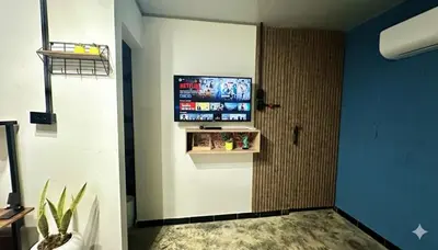a room with a flat screen tv on a wall at Cabaña Coveñas Tolú in Coveñas