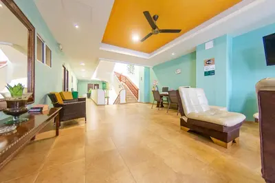 a living room with a ceiling fan and a dining room at Hotel El Viajero #2 in Cartagena de Indias