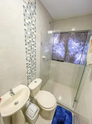 a bathroom with a toilet and a sink and a shower at Apartamento 3 hab a paso del mar in Cartagena de Indias