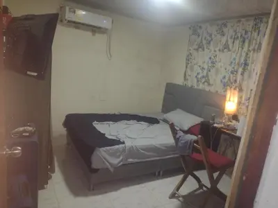 a bedroom with a bed and a desk and a tv at Aptoboston coloc in Cartagena de Indias
