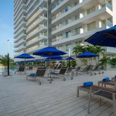 Apartaestudio con hotel y playa
