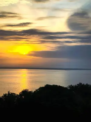 a sunset over the ocean with the sun in the sky at Apartamento en Cielo Mar Cartagena in Cartagena de Indias