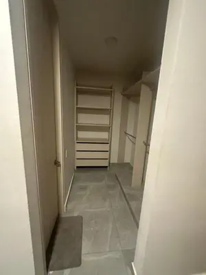 a hallway of an empty room with a closet at Apartamento cerca Malecón y CC mall plaza in Barranquilla
