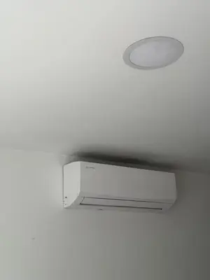 a light hanging from a ceiling with a light fixture at Edificio cerca a la playa in Cartagena de Indias