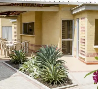 a patio with some plants in front of a house at Apartamentos frente al Mary Tolu - Coveñas in San Silvestre