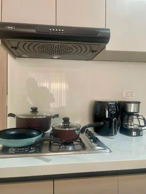 two pots and pans on a stove in a kitchen at Apto de lujo en Barranquilla in Barranquilla