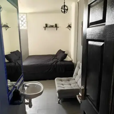 King's Apartments 402