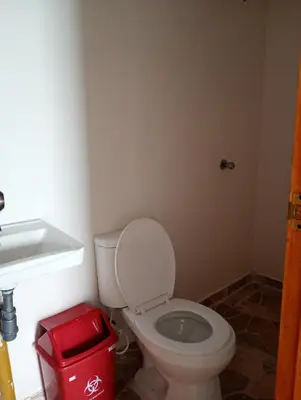 a bathroom with a toilet and a sink at Paraíso de corales in Playa Blanca