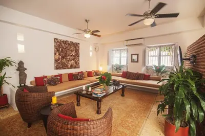 a living room with a couch and a table at Casa Del Hobo in Cartagena de Indias