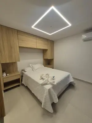 a bedroom with a large bed with a light on the ceiling at Precioso apartamento cerca del mar in Cartagena de Indias