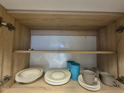 a wooden shelf with plates and cups on it at Precioso apartamento cerca del mar in Cartagena de Indias