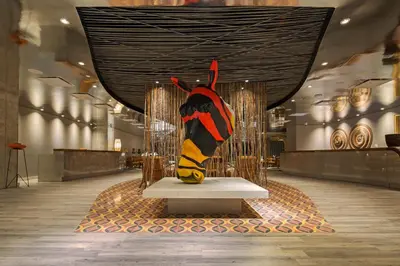 a statue of a person on a stand in a room at Movich Buró 51 in Barranquilla