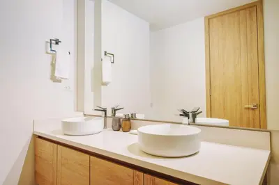 a bathroom with two sinks and a large mirror at Morros EOS Manzanillo del mar in Cartagena de Indias